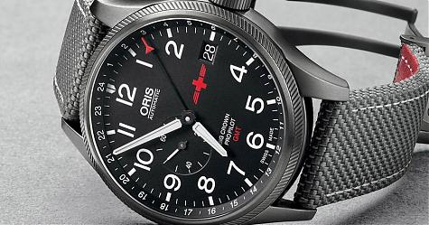 一看紅色十字就知道是特別版 ORIS Rega GMT腕錶