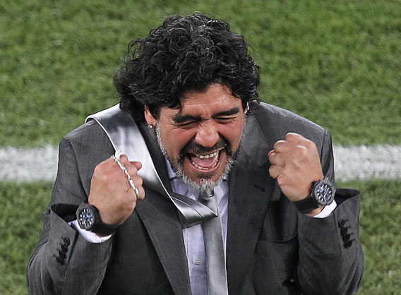 看世足赏表:喜欢成双成对戴表 前足球王马拉度纳Diego Maradona