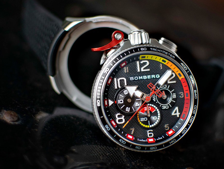 變身最Man的賽車手 BOMBERG BOLT-68 Racing XL賽車計時錶