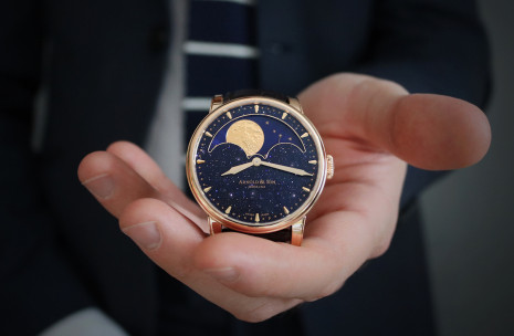 Basel 2019：整个面盘都是月相的舞台 ARNOLD & Son HM Perpetual Moon