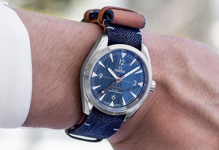丹寧褲就該搭配這只，10萬元推薦歐米茄經典機械錶Railmaster