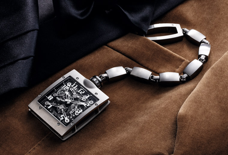 既是懷錶也是座鐘 RICHARD MILLE RM 020首見在懷錶身上導入奈米碳纖維底板