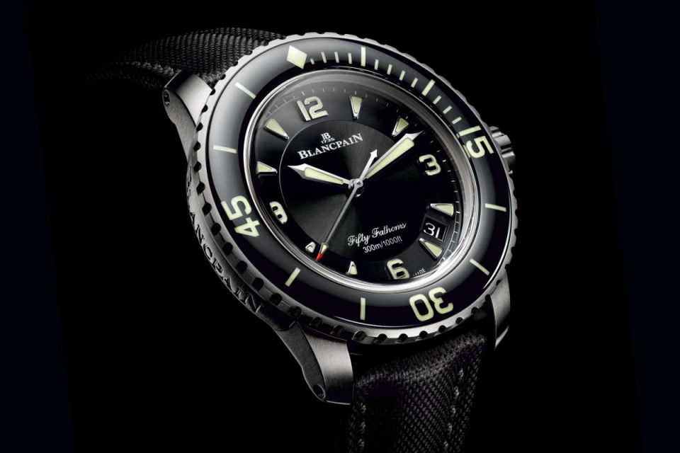 宝珀五十噚系列新增钛合金材质让腕表更坚固轻盈