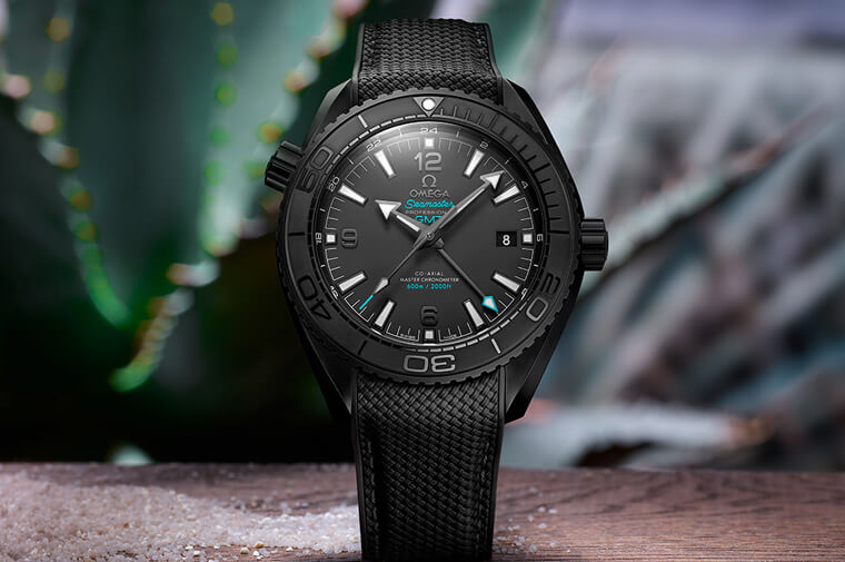 欧米茄推出Planet Ocean Deep Black纪念与乔治．克隆尼等品牌挚友的关系