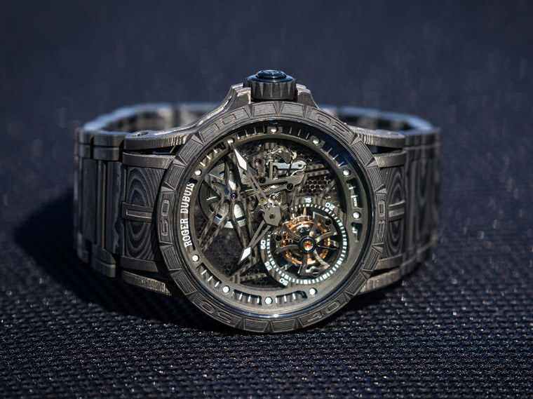 羅杰杜彼Excalibur Spider Carbon3 從錶殼到機芯皆採用碳纖維材質