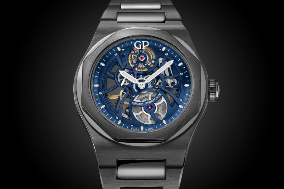 芝柏Laureato桂冠系列採用黑色陶瓷材质打造天际行者镂空表