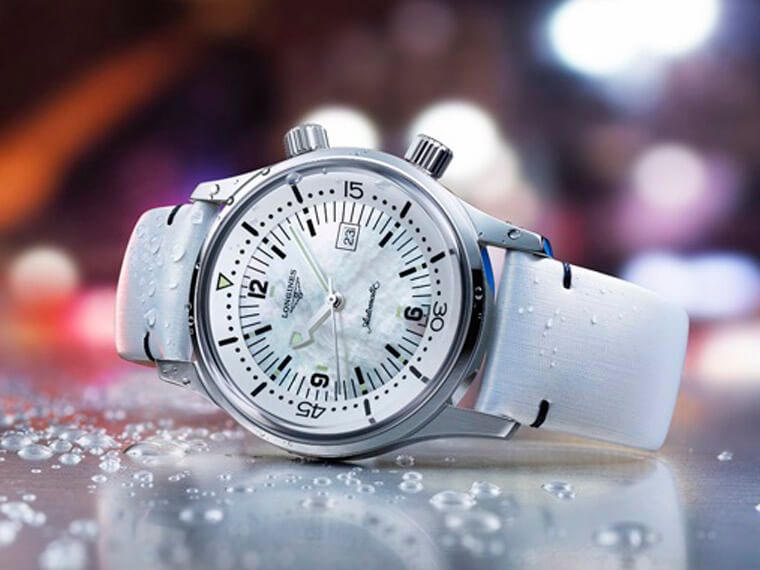 浪琴Legend Diver首現珍珠母貝面盤展現優雅個性