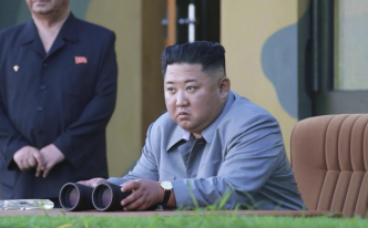 金正恩视察军演 手上戴了一款瑞士名表