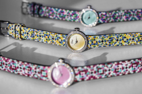 La Mini D de Dior換上馬賽克編織錶帶再創經典