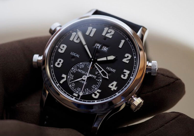 百达翡丽5520新添闹铃功能搭配实用两地时间躋身最贵飞行表之列