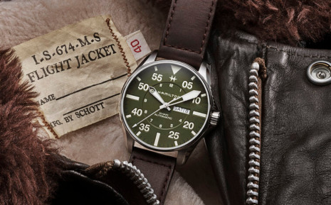 汉米尔顿Khaki Pilot军用飞行表限量款结合皮夹克大厂Schott NYC的皮革工艺强项
