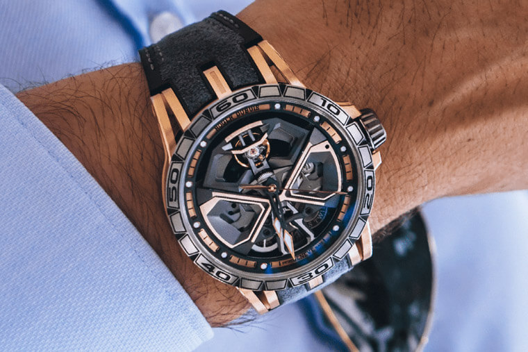 罗杰杜彼Excalibur Huracán把蓝宝坚尼小牛的特色都融在手表设计裡了