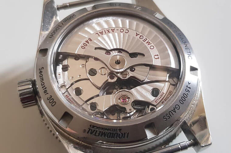 能与劳力士机芯精准度媲美的品牌不多 欧米茄8000系机芯就是其中之一