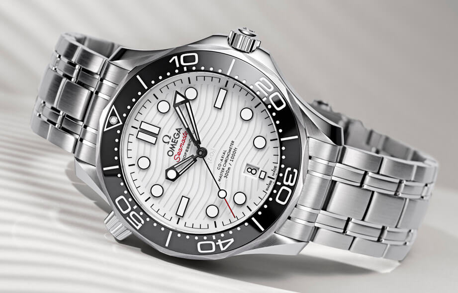 价格20万内人气推荐款式 海马潜水300米黑白陶瓷耐刮又耐看