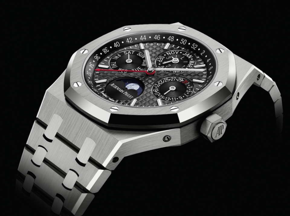 爱彼针对中国市场特别推出皇家橡树系列万年历中国限量版