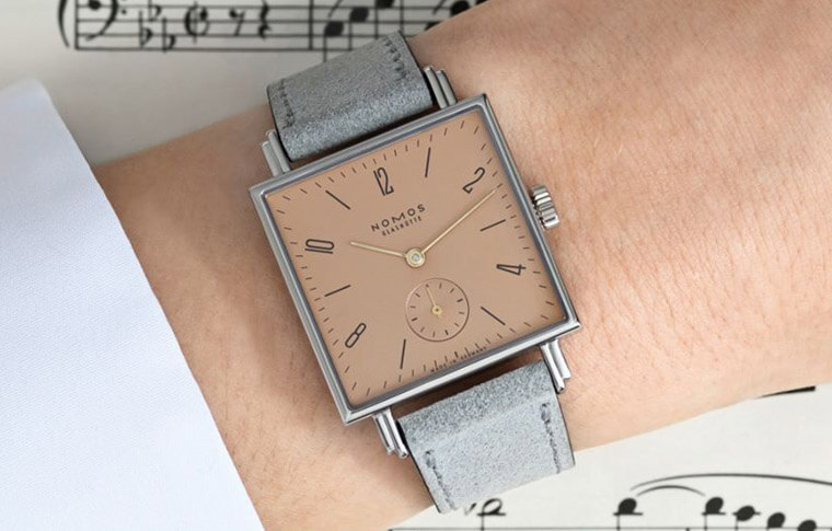 Tetra Symphony是NOMOS为了致敬贝多芬诞辰250周年推出的纪念表