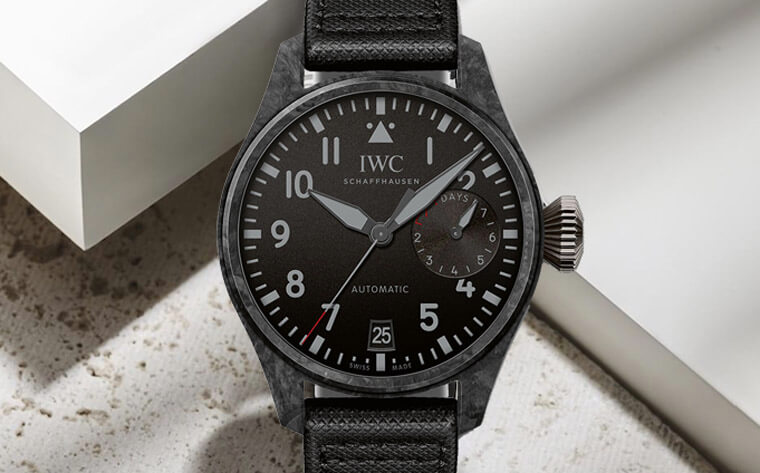 IWC推出第一款以碳纤维材质制作的大飞手表