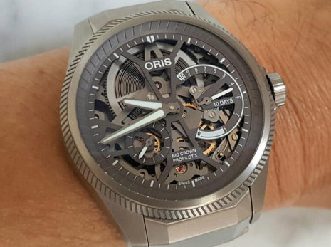 ORIS自制机芯Calibre 115以镂空工业风展现有别传统飞行表的设计