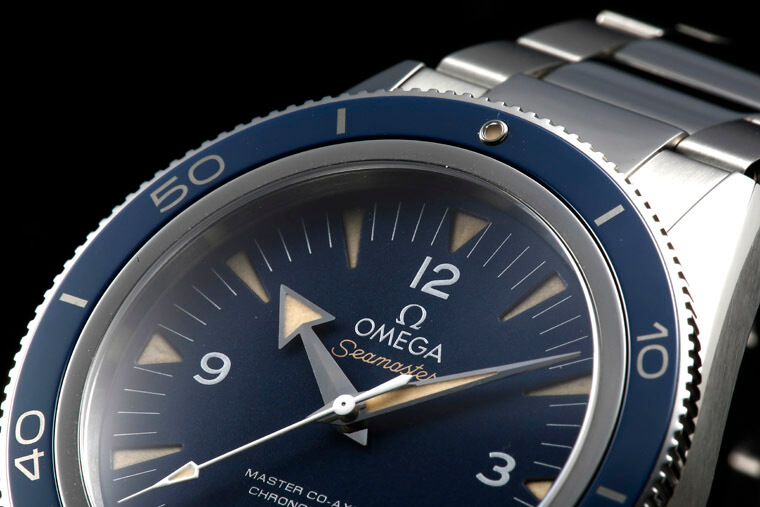 海马300不仅拥有欧米茄早期潜水表的经典风格 还融入现代制表工艺