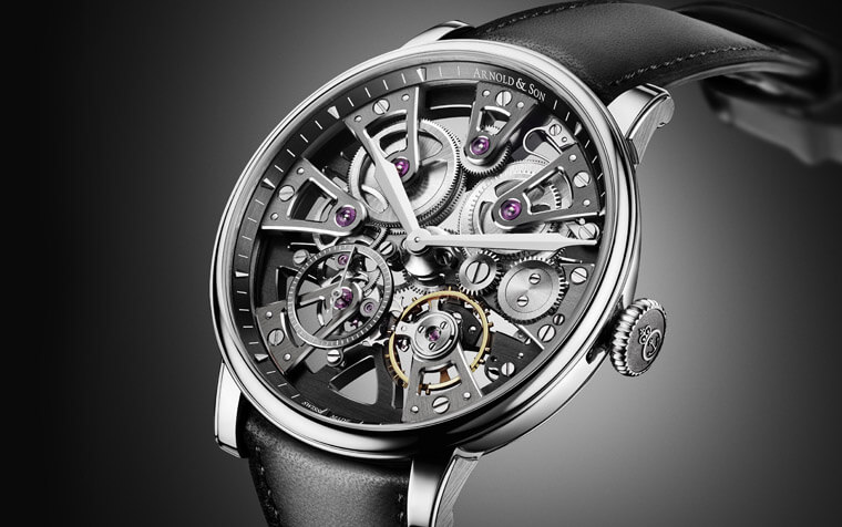 亞諾推出Nebula 38不鏽鋼改款再現鏤空對稱的設計美學