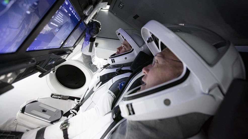 SpaceX计画首次载人火箭  太空人佩戴这支表准备升空