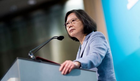 无意间看见小英总统手上戴这支挺美的，非广告纯欣赏