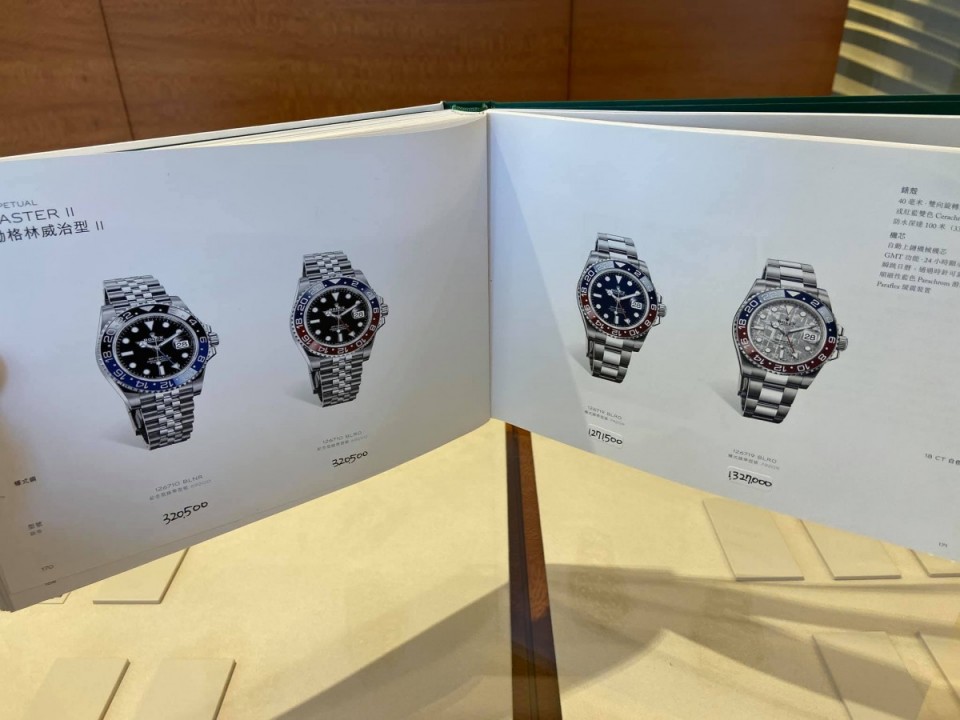 網：逛勞力士專業銷售小姊姊說我在第52順位「 希望十年內能拿到」