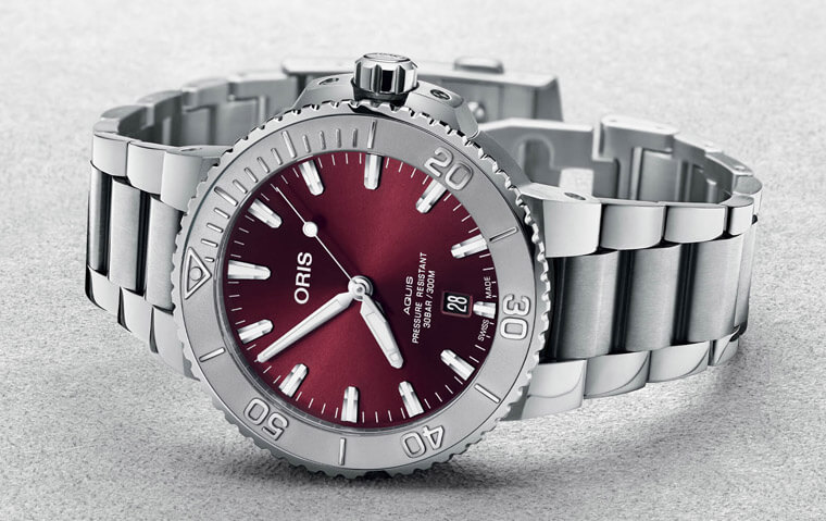 ORIS Aquis潛水錶新增紅色面盤搭磨砂不鏽鋼錶圈