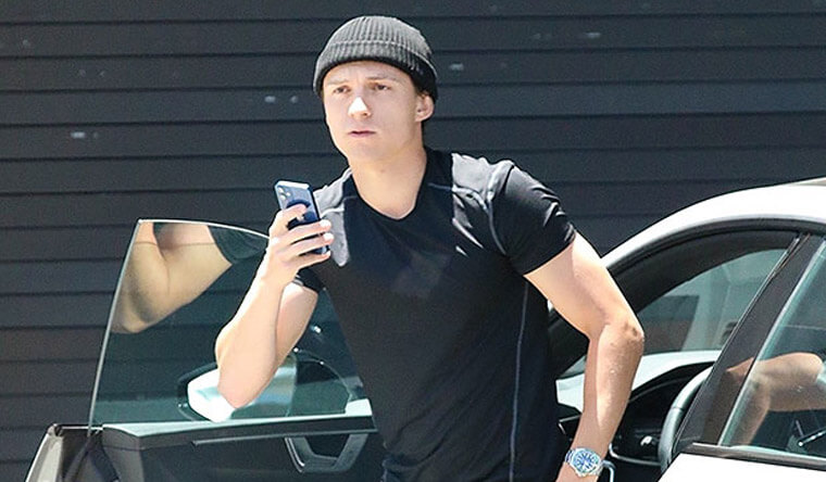 蜘蛛人湯姆霍蘭德車內女友激吻後離開露出神錶