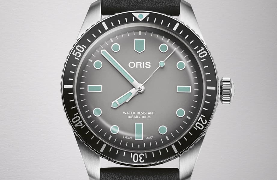ORIS Divers 65潛水錶以漸層灰面搭綠松石色夜光詮釋清新風格