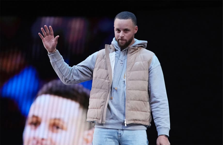 萌神咖哩Curry NBA明星周“戴了一款不得了的PP表” 全场砍50分首获明星赛MVP殊荣