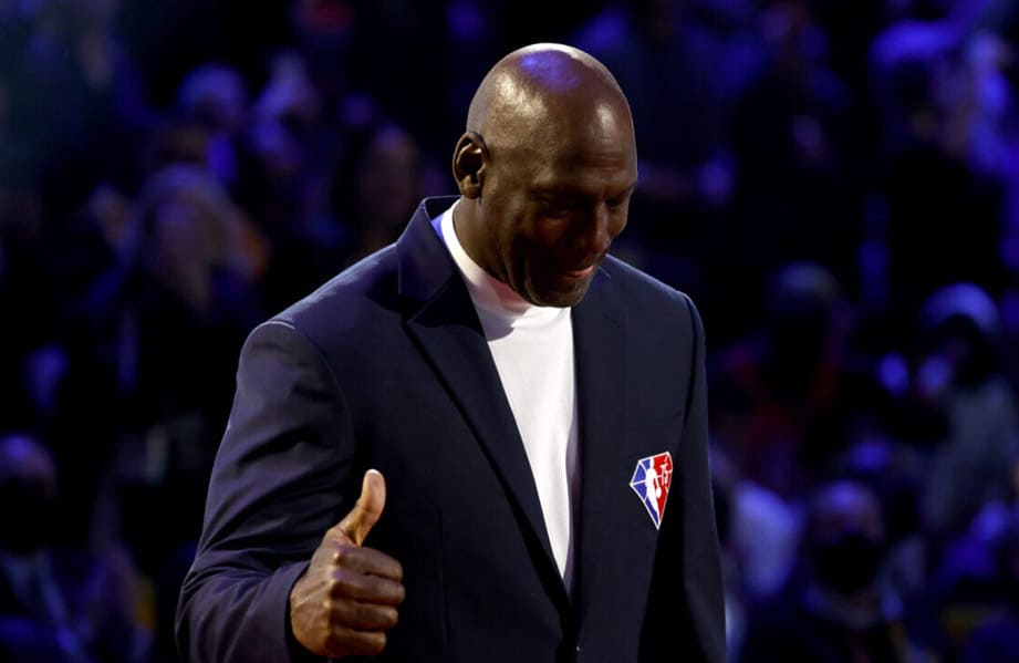 篮球大帝麦可乔丹出席NBA 75大球星表扬 亮出爱表“品味不一样”