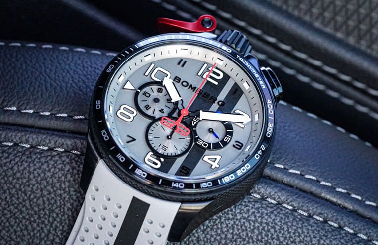 BOMBERG炸弹表新款Bolt-68石英计时码表将赛车风水泥灰涂装融入设计