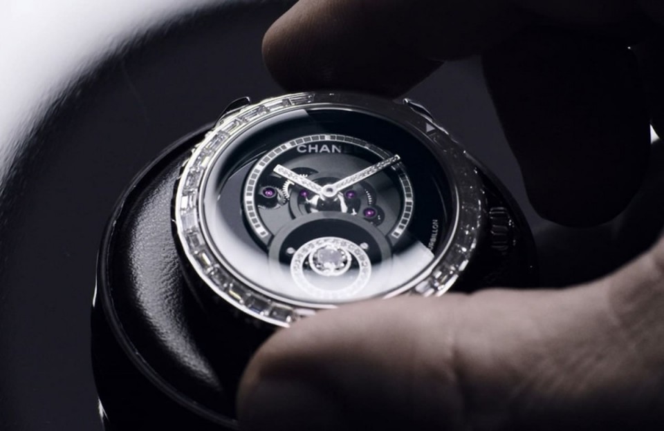 香奈兒時間藝術：打造第五枚自製機芯 J12 Caliber 5 開創工藝新高度