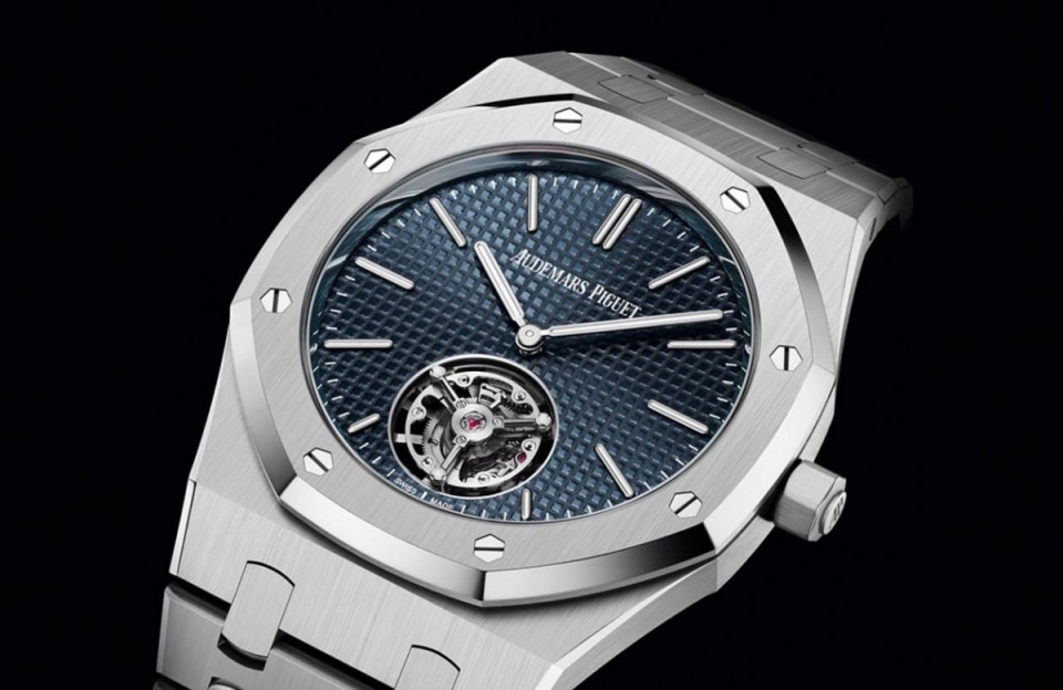 AP皇家橡树Jumbo首见超薄陀飞轮 “表壳厚度竟和二针16202一样”