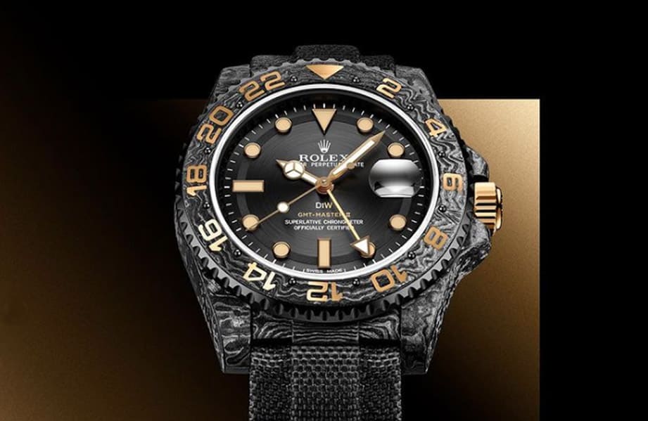 GMT-Master II “轻量化”罕见换上碳纤维表壳搭配金字更显低调奢华 