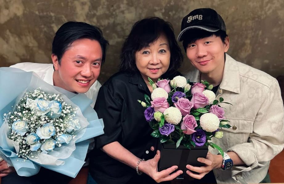 林俊傑家有喜事  JJㄧ家人合照秀大錶顯示好心情