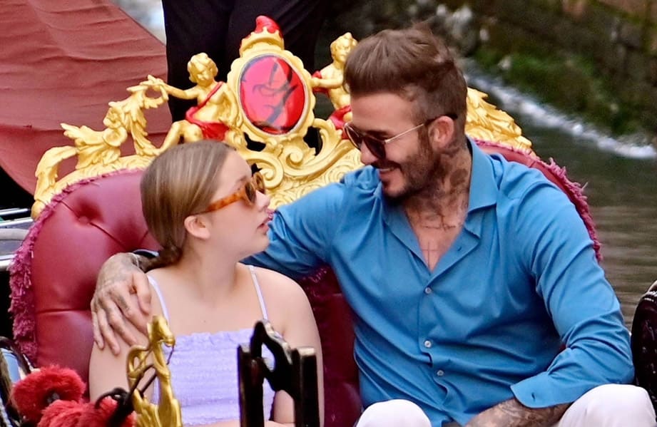 貝克漢陪愛女共遊威斯尼  手上愛錶是今年最新話題