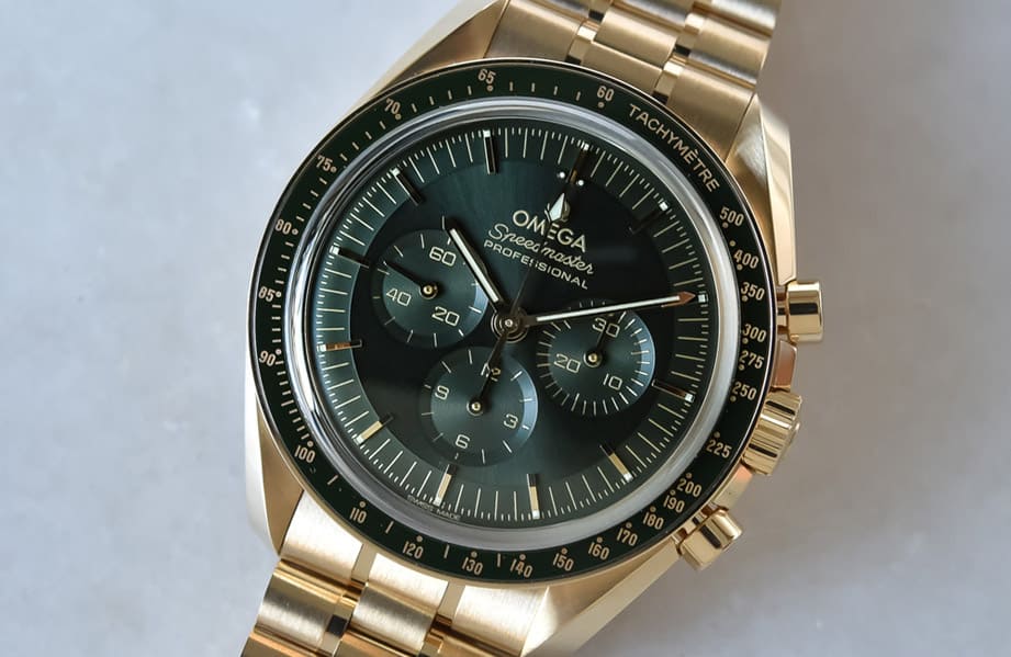 欧米茄绿金超霸登月表比拼绿金迪的规格与设计亮点