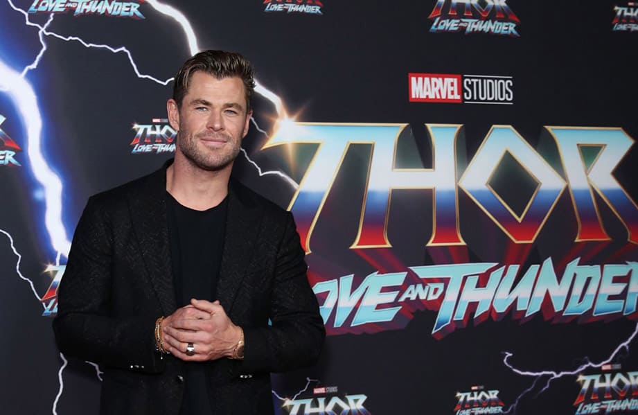 克里斯汉斯沃大外宣《雷神索尔：爱与雷霆》手戴金表吐露收藏偏好