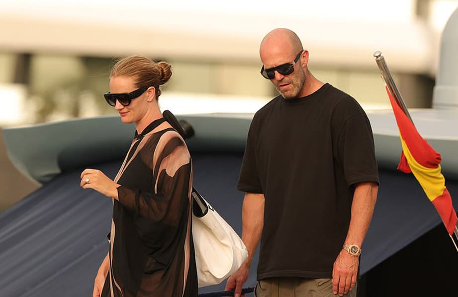 地表最帅光头杰森史塔森西班牙渡假 招牌酷脸配夯表“帅爆了”