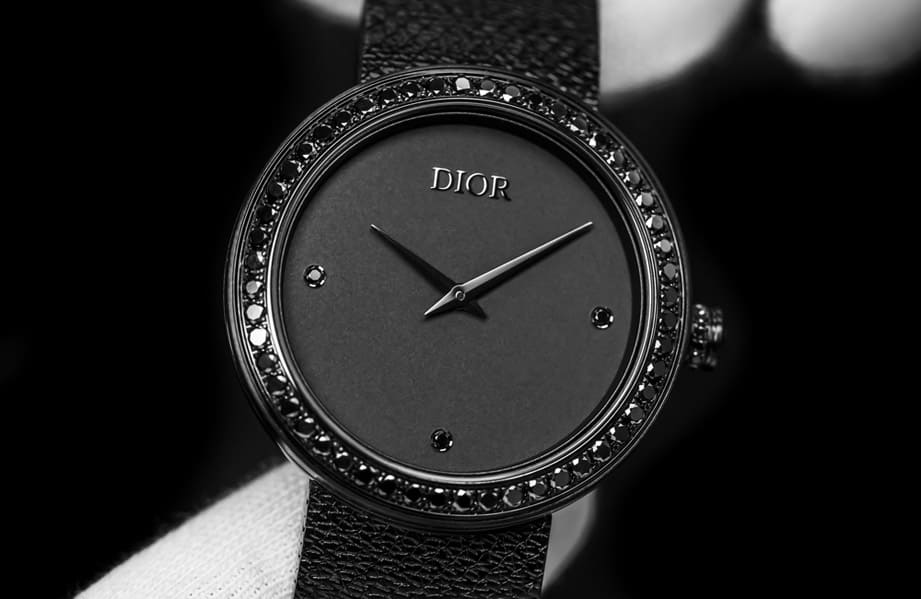 La D de Dior系列全黑新风格致敬迪奥先生对黑色的爱