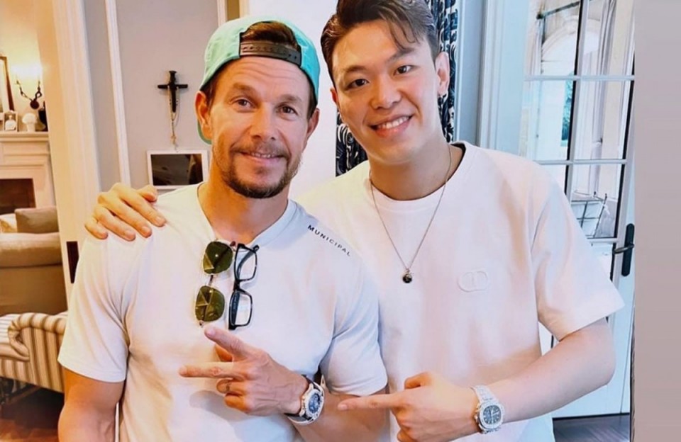 好莱坞爱表咖马克华伯格与好友开趴 手戴上亿PP新表轰动全场