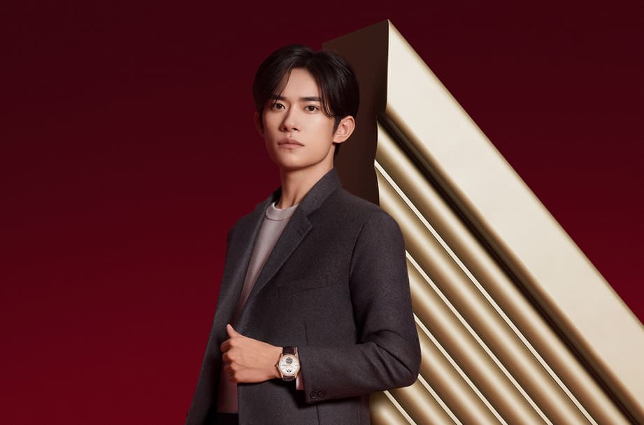 积家品牌大使易烊千璽佩戴Master超薄陀飞轮月相表拍摄庆贺2023农历新年影片