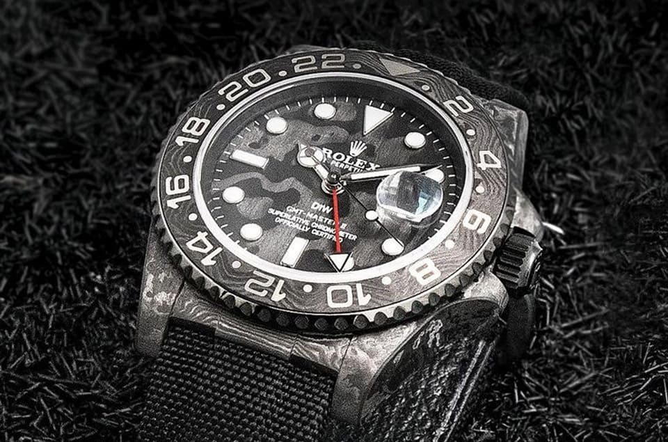 全黑设计碳纤维表壳GMT-Master II 低调却潮流感十足