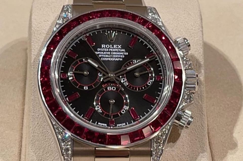 各位劳迷们见过吗？劳力士2023年超稀有的“目录隐藏款”