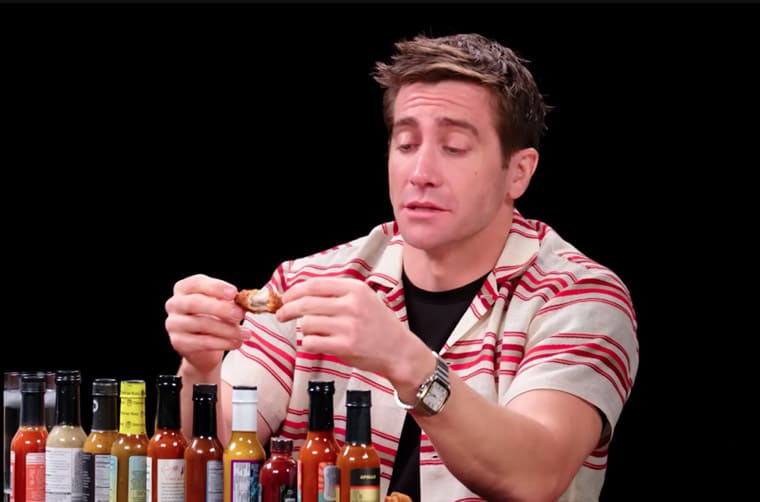 傑克葛倫霍宣傳新片《絕地營救》上節目大吃超辣炸雞配金錶