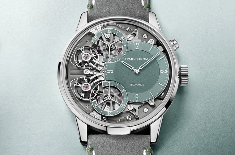 ARMIN STROM Mirrored Force Resonance改換綠色面盤再登場