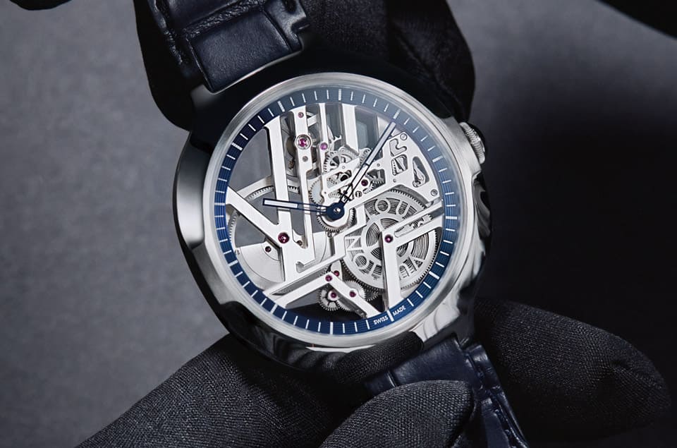 路易威登以铂金打造品牌第一款自动镂空款 经典LV图案巧妙融入设计