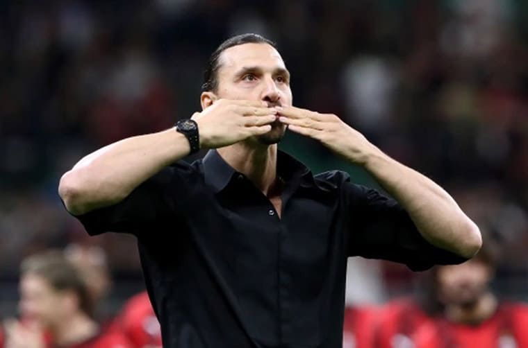 瑞典足球巨星伊布宣布退休  配戴高人气黑陶瓷表 “全身黑” 引退仪式